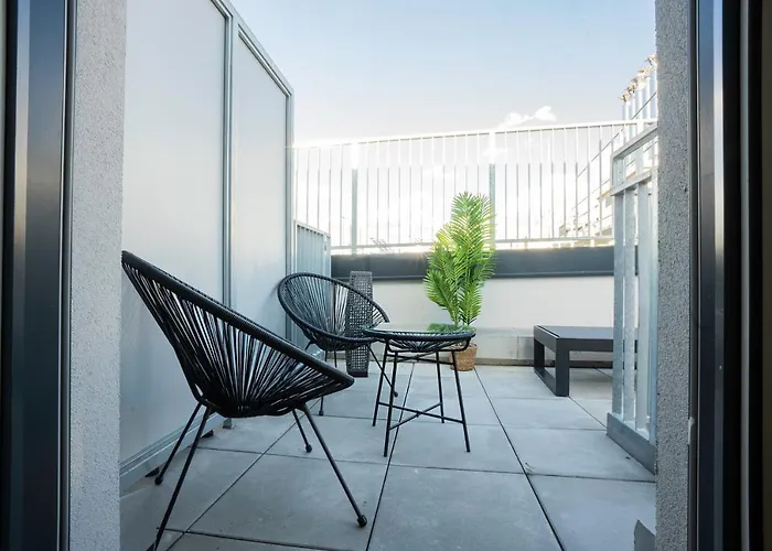Orestaliving - Penthouse With Designer Renovation Appartamento