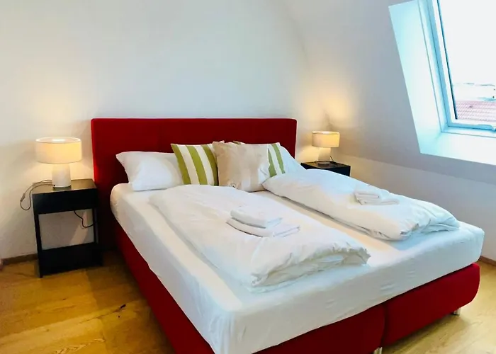 Orestaliving - Penthouse With Designer Renovation